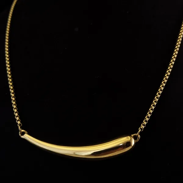Fluid_Arc_Necklace