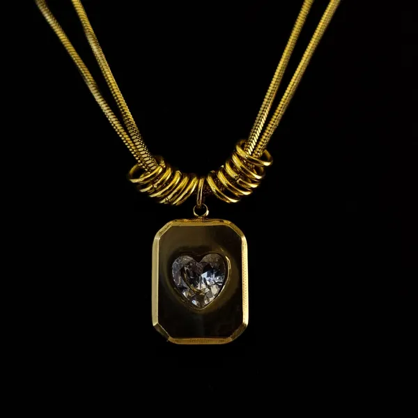 Gold_Heart_Crystal_Pendant_Necklace