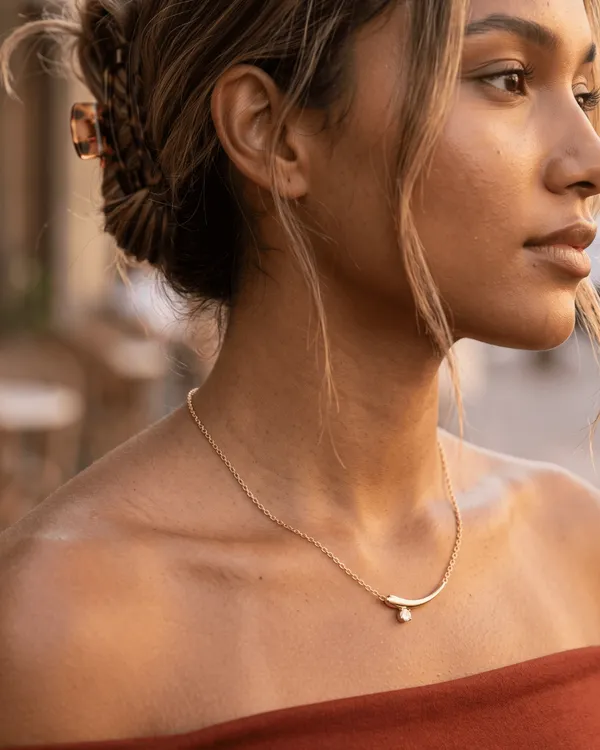 Molten_Curve_Solitaire_Necklace