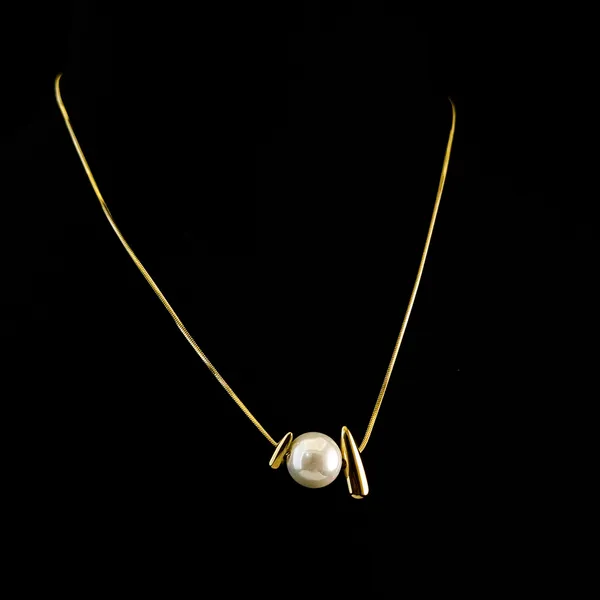 Gold_Stainless_Steel_Sculptural_Pearl_Pendant_Necklace_For_Women