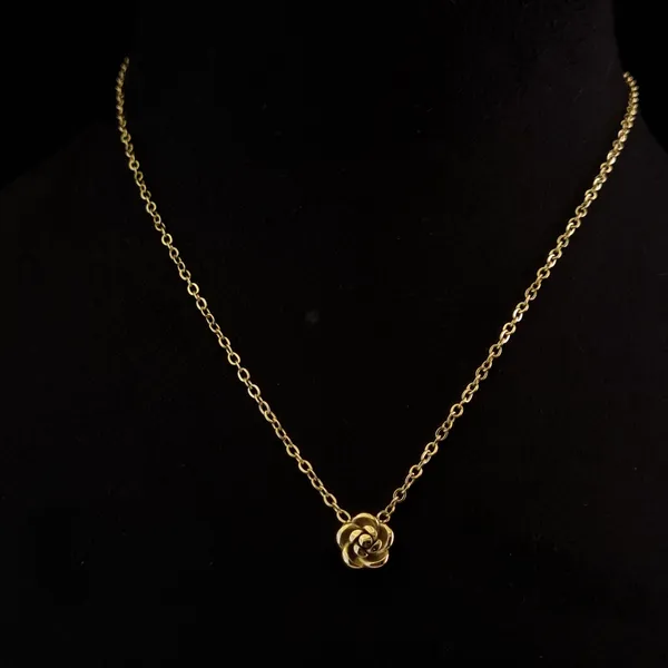 Gold_Stainless_Steel_Rose_Pendant_Necklace_For_Women