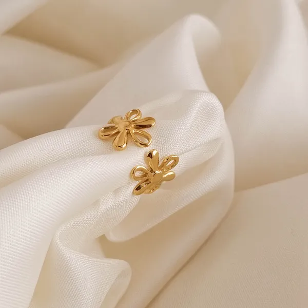 Dainty_Bloom_Ring