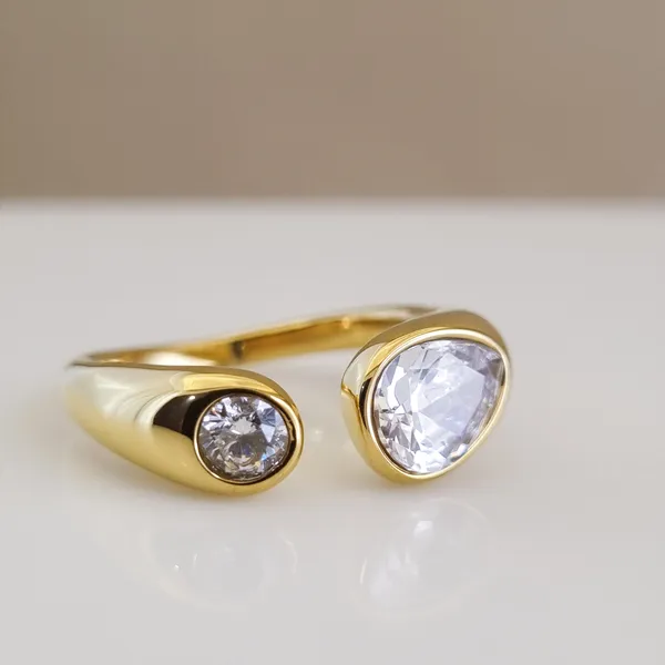 Floating_Crystal_Ring