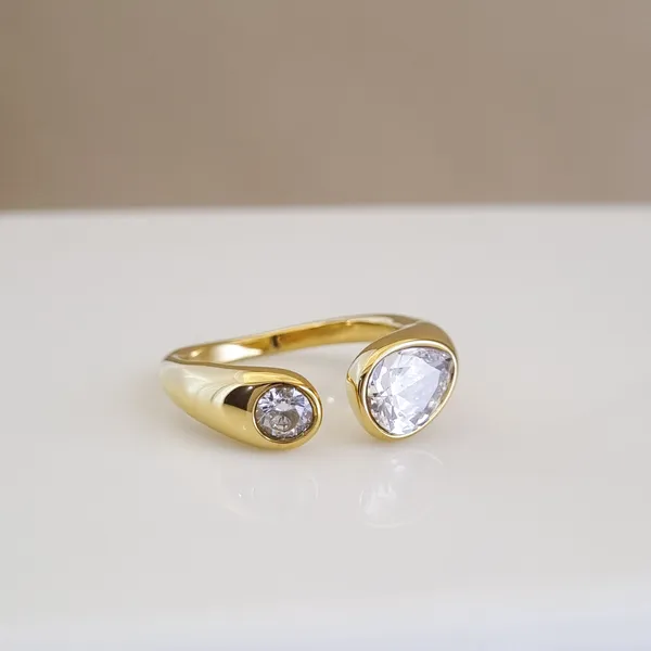 Gold_Stainless_Steel_Floating_Crystal_Ring_For_Women