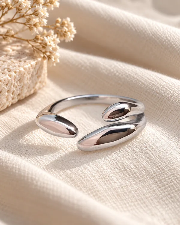 Molten_Double-End_Open_Ring