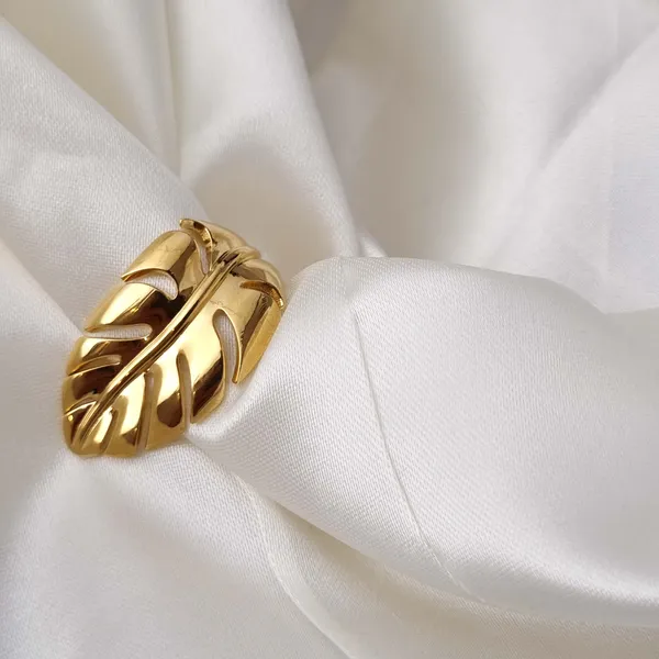 Monstera_Leaf_Ring