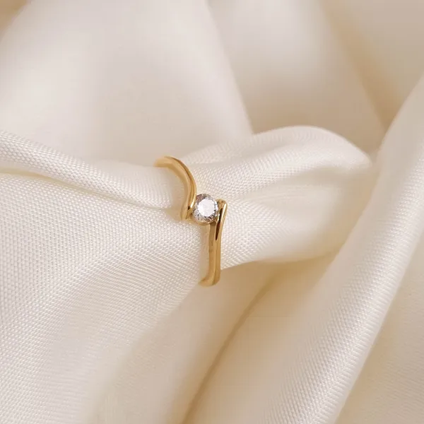 Gold_Stainless_Steel_Wavy_Solitaire_Ring_For_Women