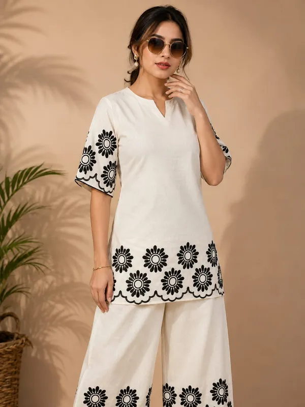 Off_White_Floral_Kurta_Palazzo_Set_for_Women