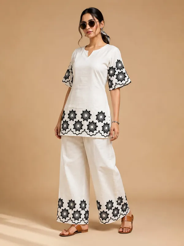 Off_White_Floral_Kurta_Palazzo_Set_for_Women