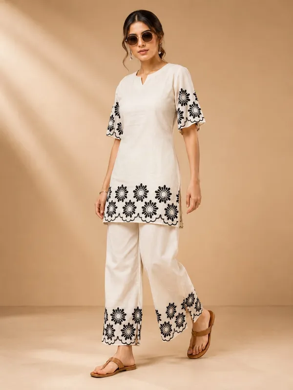 Off_White_Floral_Kurta_Palazzo_Set_for_Women