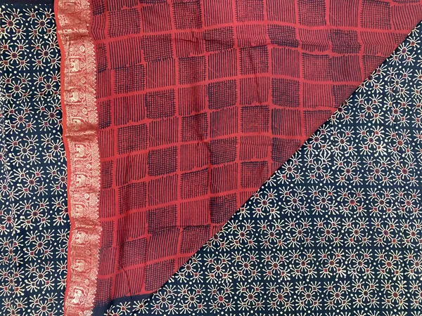 Black_Gajji_Silk_Woven_Jacquard_Brocade_with_Hand_Block_Printed_Saree_For_Women