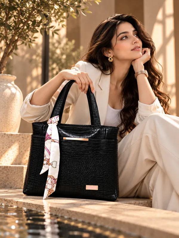 Black_Synthetic_Leather_Crocodile_Textured_Tote_Bag_For_Women