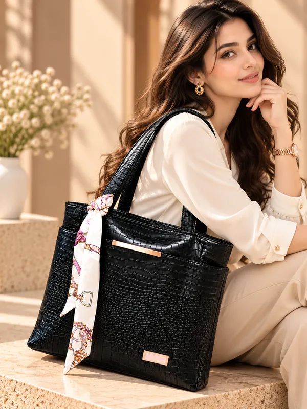 Black_Synthetic_Leather_Crocodile_Textured_Tote_Bag_For_Women