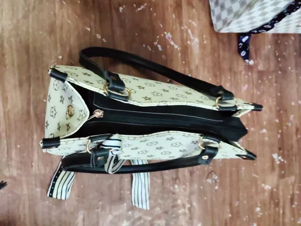 White_Synthetic_Leather_Printed_Crossbody_Bag_For_Women