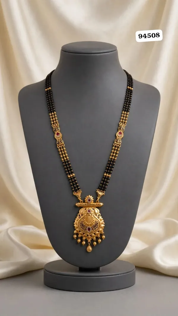 Black_Beaded_Traditional_Mangalsutra_Necklace_For_Women