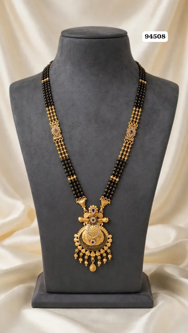 Black_Beaded_Traditional_Mangalsutra_Necklace_For_Women