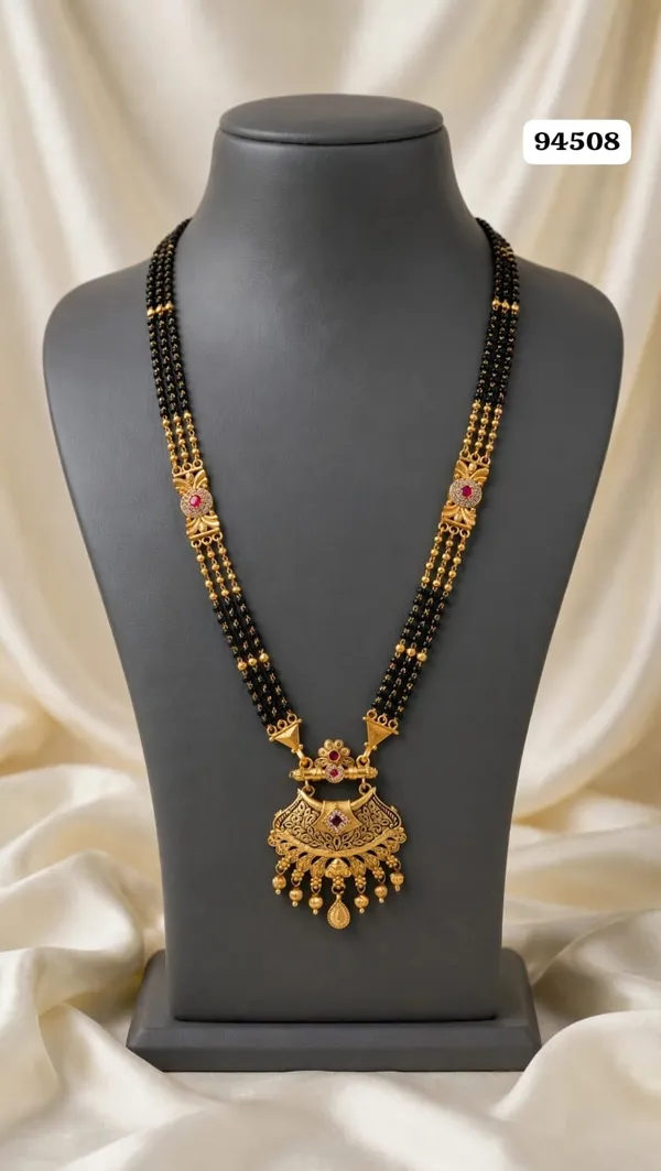 Black_Beaded_Traditional_Mangalsutra_Necklace_For_Women
