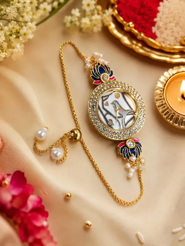 Gold_Tone_Enamel_Pearl_Maang_Tikka_For_Women