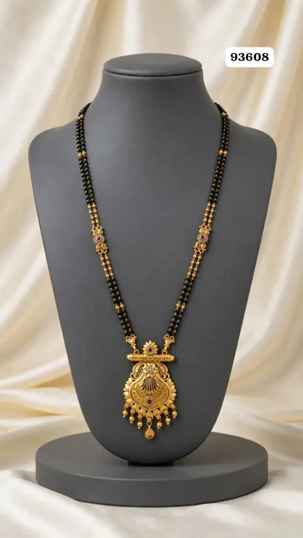 Black_Beaded_Traditional_Mangalsutra_Necklace_For_Women