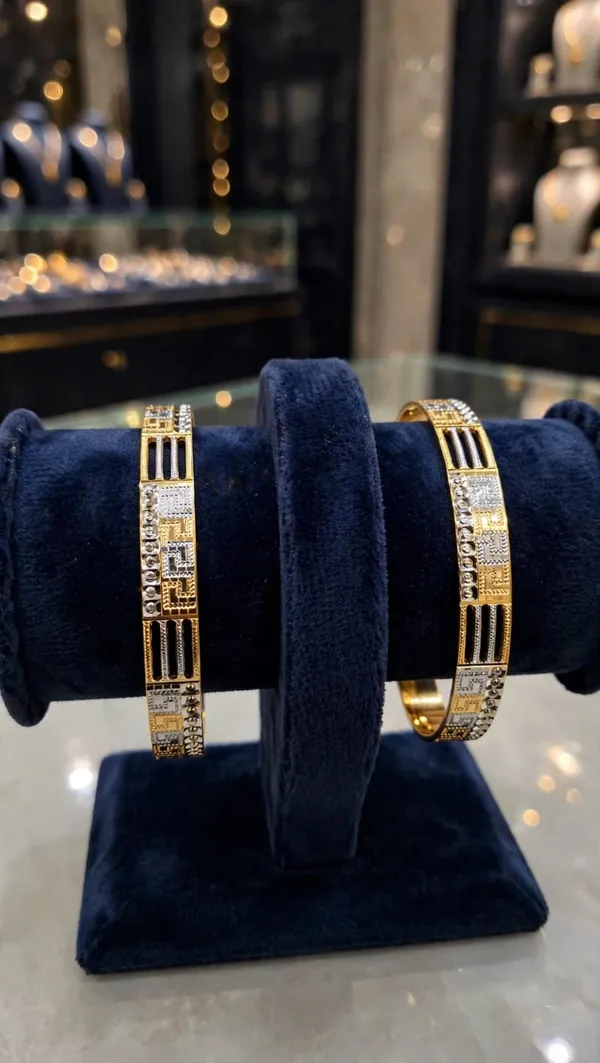 Gold_Tone_Geometric_Bangle_Set