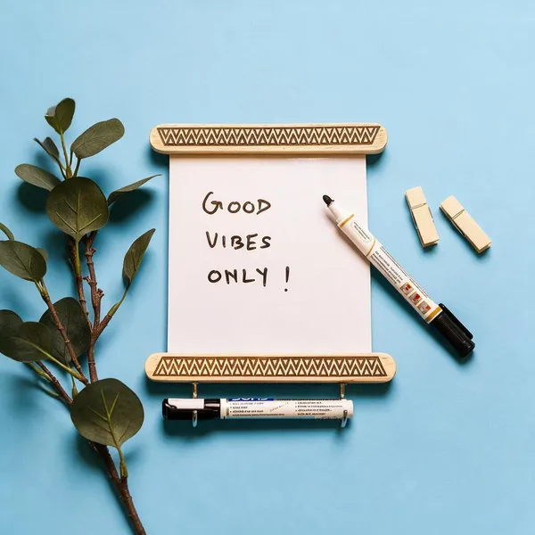 Wooden_Hand_Painted_Whiteboard_Fridge_Magnet_With_Hooks
