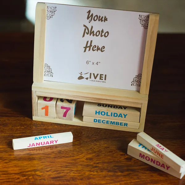 Wooden_Perpetual_Desk_Calendar_With_Photo_Frame