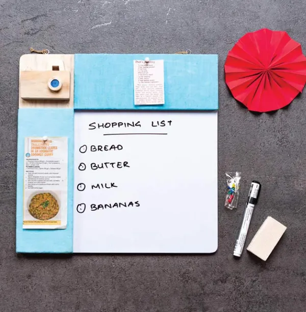 Wooden_Blue_Pin_Board_Whiteboard_Combo_Camera_Miniature