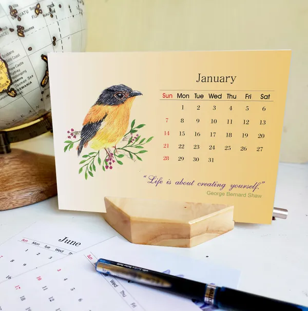 Wooden_Desk_Floral_Hand-Painted_Paper_Calendar_With_Hexa_Pen_Stand