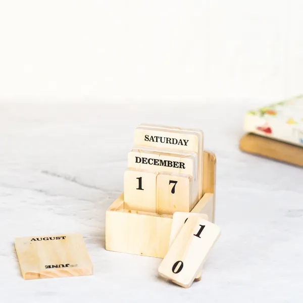 Wooden_Block_Perpetual_Standing_Desk_Calendar