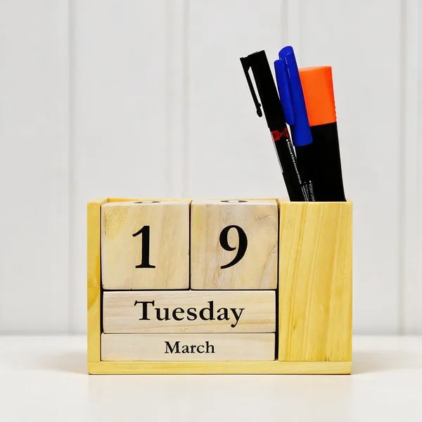 Wooden_Minimal_Large_Perpetual_Desk_Calendar_With_Pen_Holder