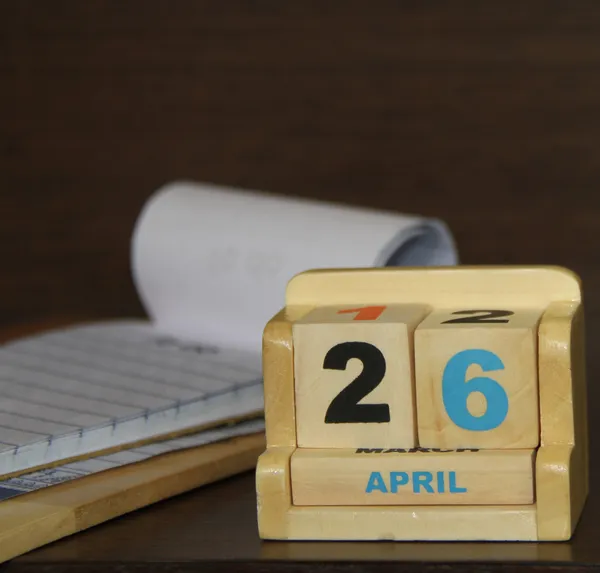 Wooden_Minimalist_Perpetual_Block_Desktop_Calendar