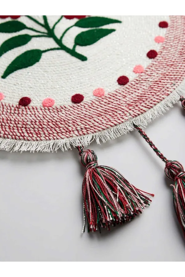 Fabric_Floral_Embroidered_Round_Wall_Hanging
