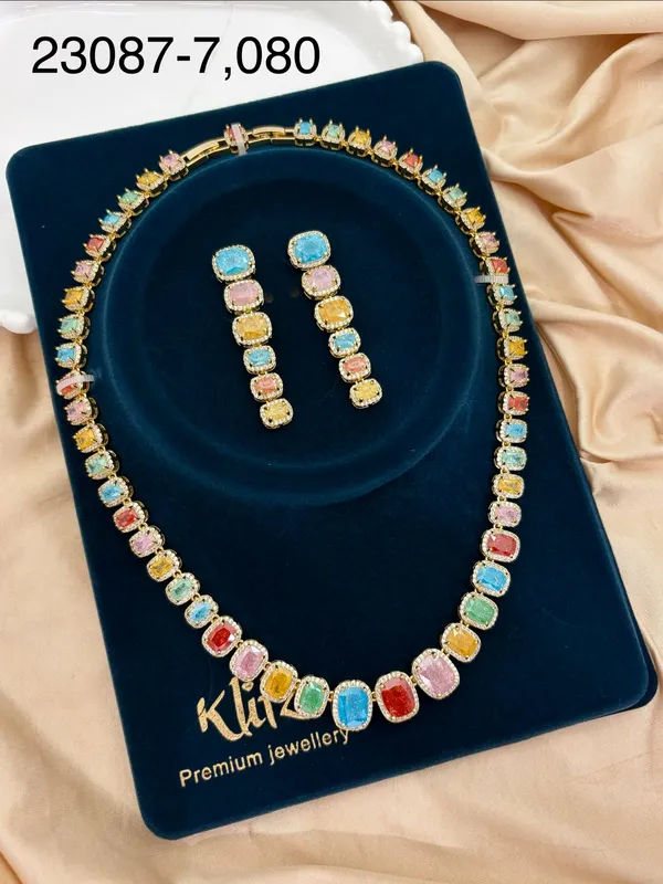 Brass_Gold_Tone_Multicolor_Stone_Necklace_And_Earrings_Set_For_Women