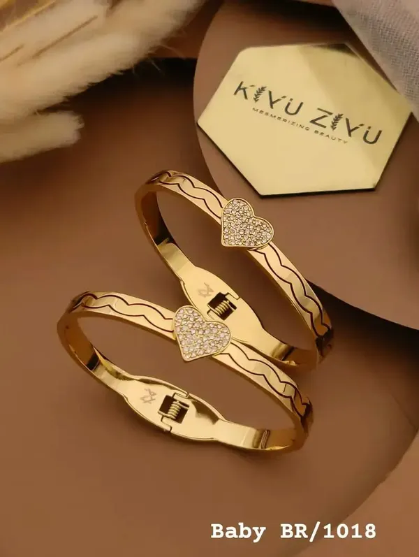 Gold_Plated_Stainless_Steel_Heart_Bracelet_Set_For_Women