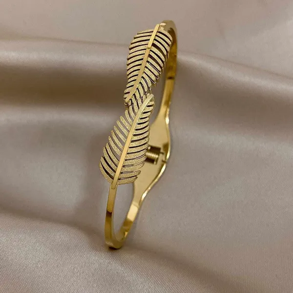 Gold_Plated_Leaf_Design_Bangle_Bracelet_For_Women