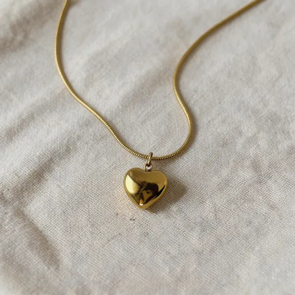 Gold_Plated_Heart_Pendant_Necklace_For_Women