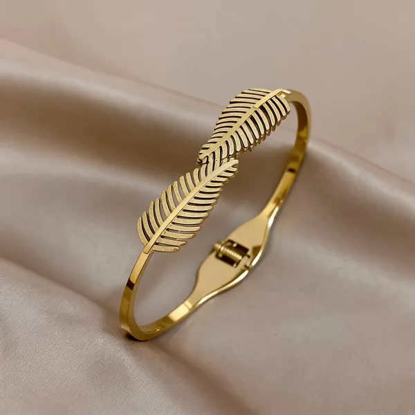 Gold_Plated_Leaf_Design_Bangle_Bracelet_For_Women