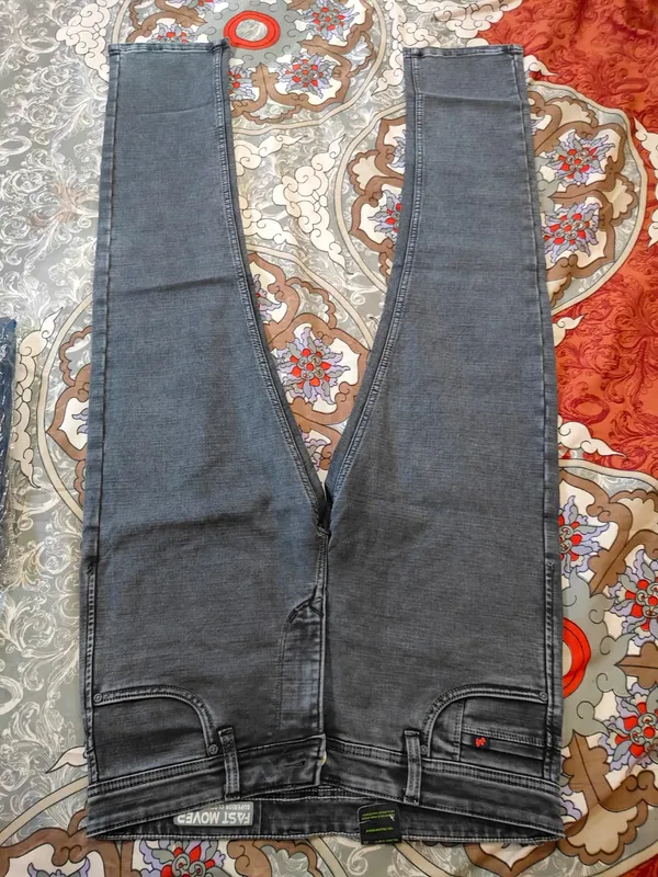 Grey_Denim_Slim_Fit_Jeans_for_Men