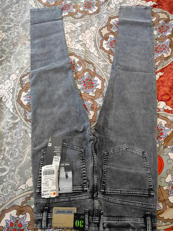 Grey_Denim_Slim_Fit_Jeans_for_Men