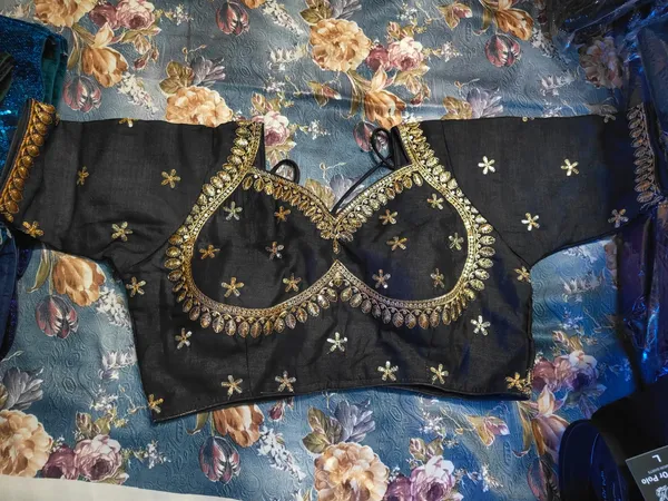 Black_Embroidered_Saree_Blouse_for_Women