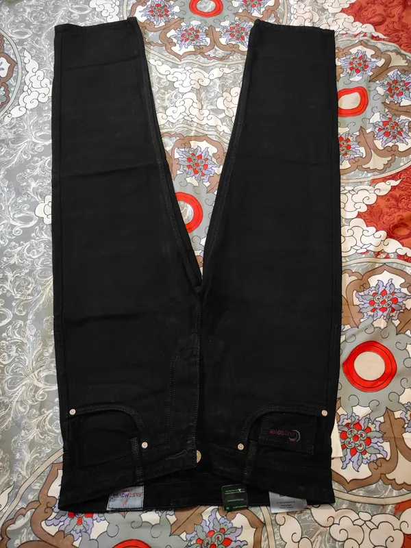 Black_Denim_Straight_Fit_Jeans_for_Men