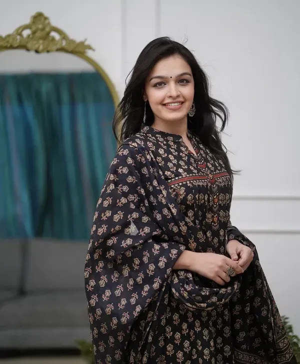 Women_Fully_Flared_Anarkali_Cotton_Floral_Printed_Black_Kurta_And_Pant_With