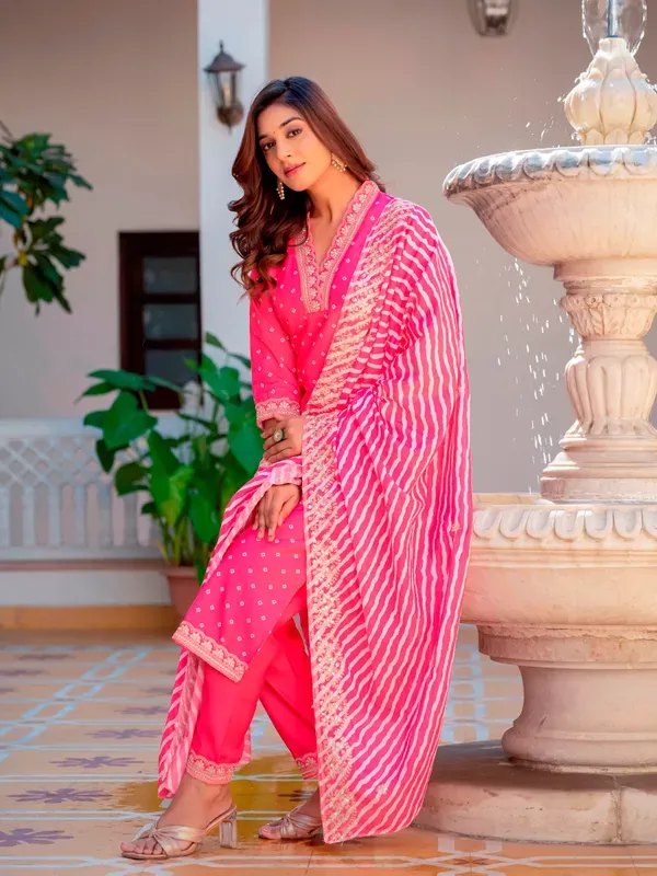 Pink_Muslin_Kurti_With_Pant_And_Dupatta_For_Women