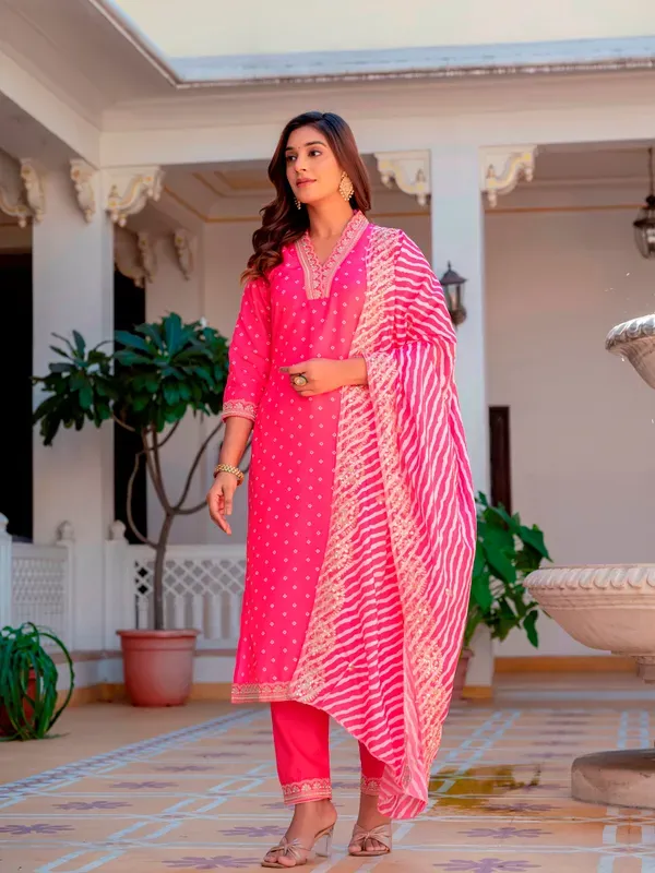 Pink_Muslin_Kurti_With_Pant_And_Dupatta_For_Women