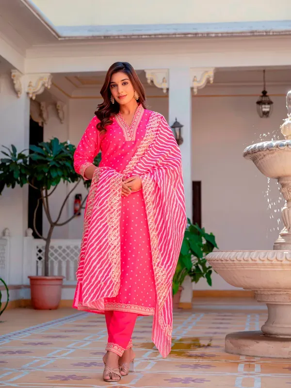 Pink_Muslin_Kurti_With_Pant_And_Dupatta_For_Women