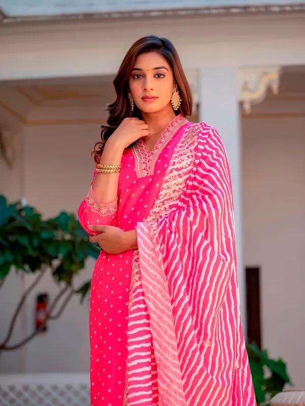 Pink_Muslin_Kurti_With_Pant_And_Dupatta_For_Women
