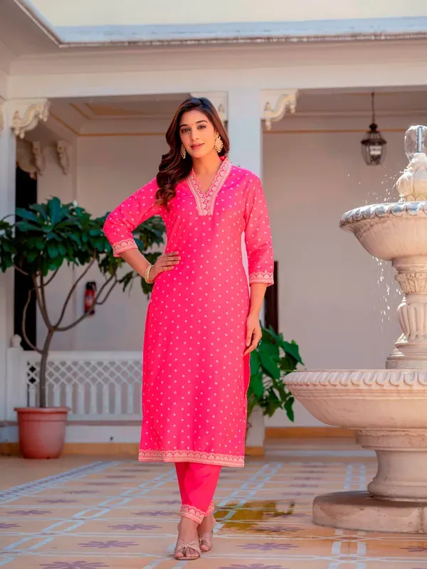 Pink_Muslin_Kurti_With_Pant_And_Dupatta_For_Women
