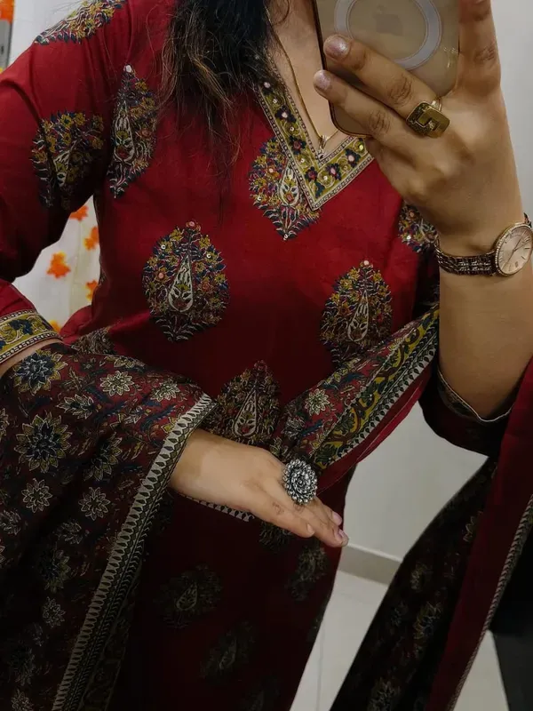 Women_Straight_V_Neck_Floral_Printed_Cotton_Red_Kurta_With_Pant_And_Dupatta