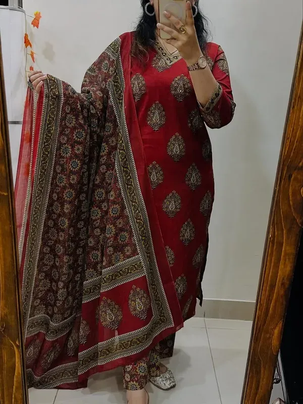 Women_Straight_V_Neck_Floral_Printed_Cotton_Red_Kurta_With_Pant_And_Dupatta