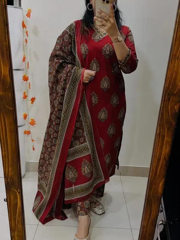 Women_Straight_V_Neck_Floral_Printed_Cotton_Red_Kurta_With_Pant_And_Dupatta